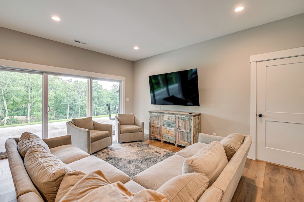 14 Mi to Mammoth Cave NP: Spacious Family Home