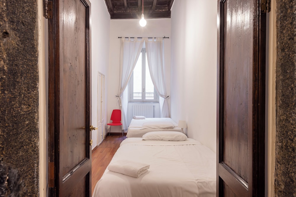 Piazza Navona Charming Large Apartment