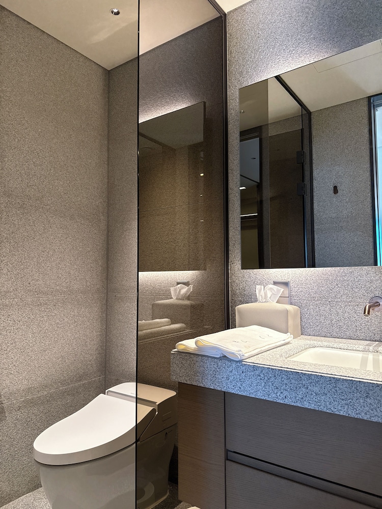 Caelum Black Gangnam Luxury Apt