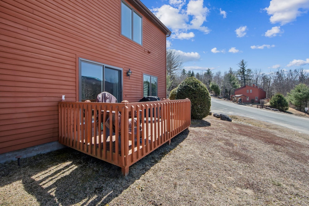 Hullabaloo 23E - Upgrade End Unit With Mountain Views 2 Bedroom Townhouse by The Summit at Gore Mountain