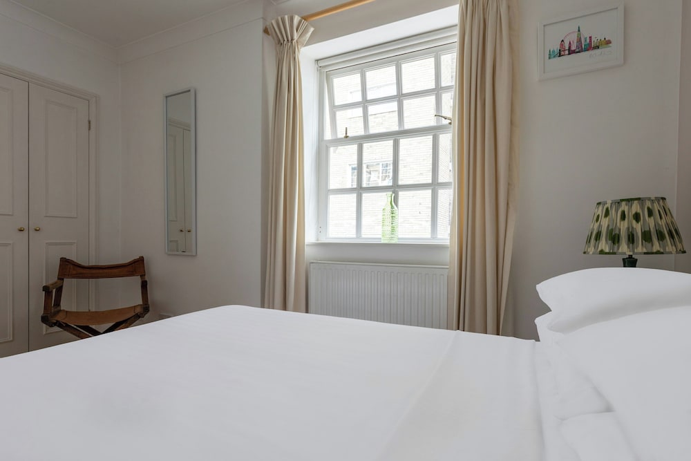 Bathurst Mews III by Onefinestay
