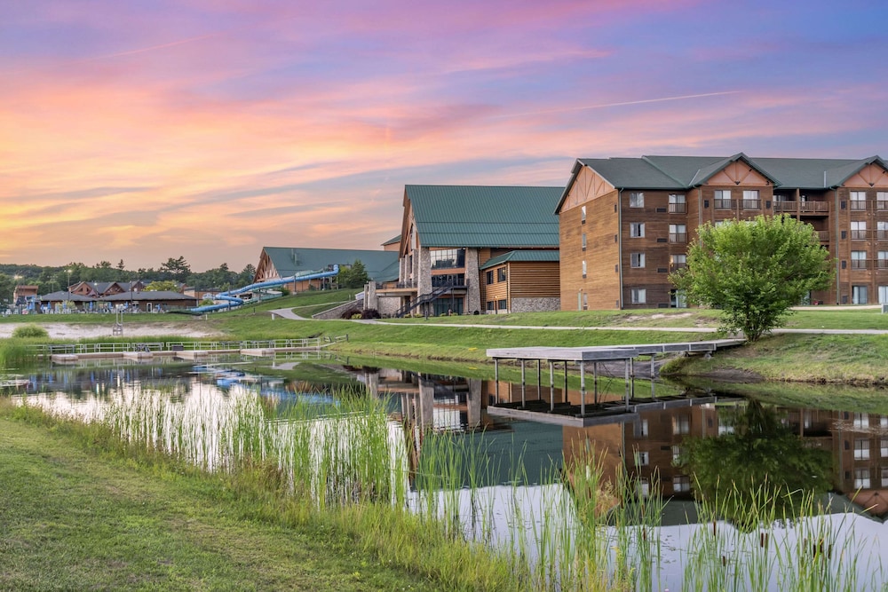 Three Bears Waterpark Resort Near Tomah, Ascend Collection Hotel