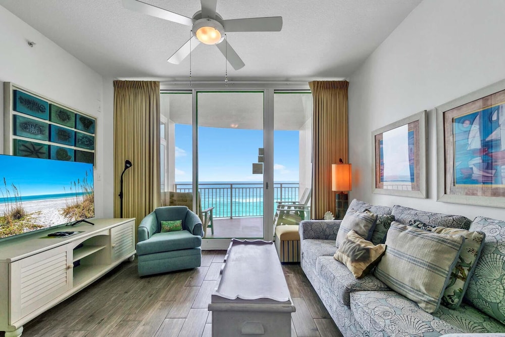Aqua Resort 706