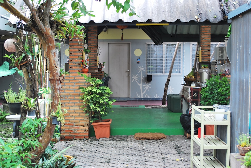 Baan JaJa Guesthouse
