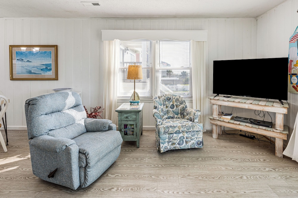 Oceanfront Home w/ Deck & Views in Surfside Beach!