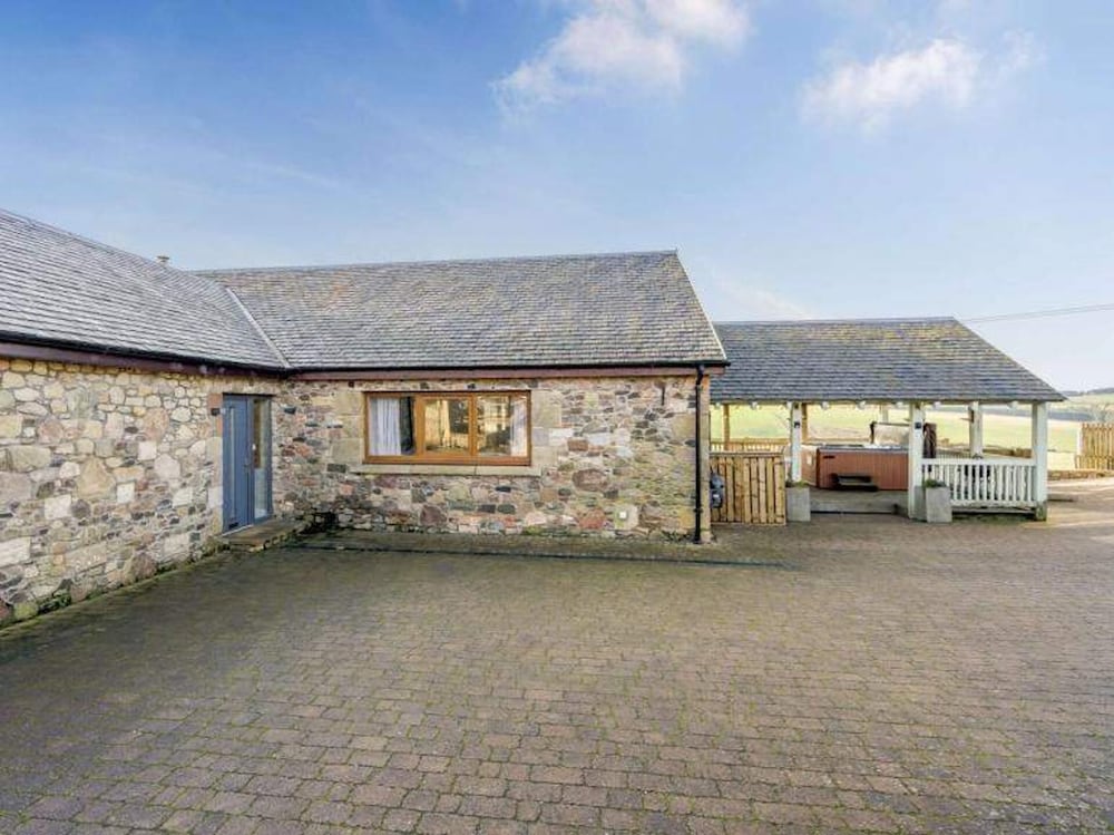 Sleeps 10 - Hot tub - Pool Table - Play Park