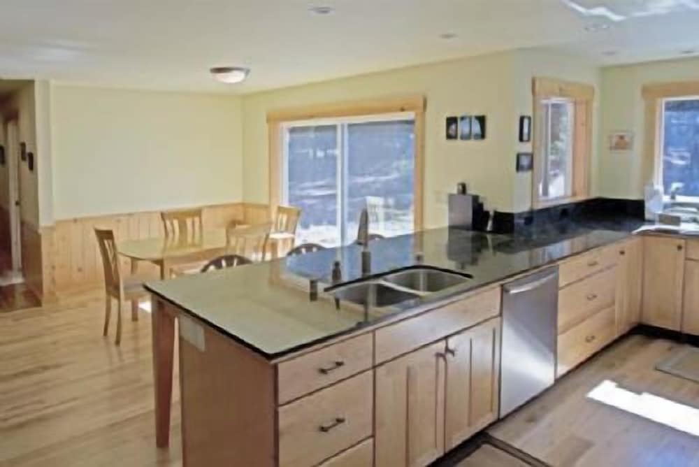 Lake Tahoe Vacations - Pine Needle Meadows - Property Image 11