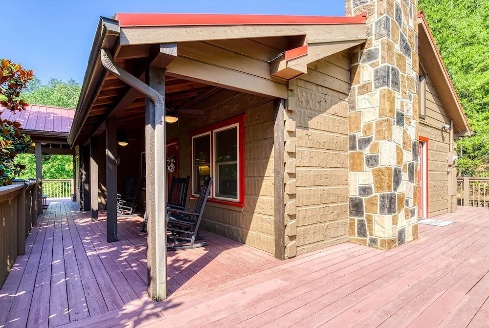 Tennessee Risky 3 Bedroom Cabin