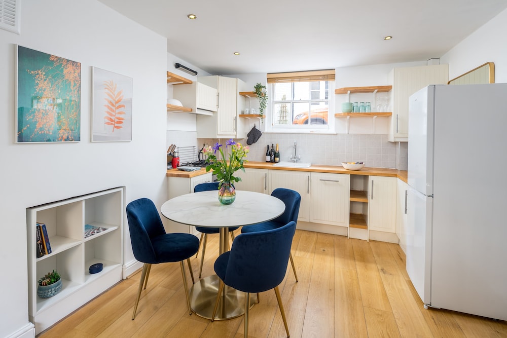 JOIVY Chic & Modern 2-Bed Flat W/ Patio In Pimlico