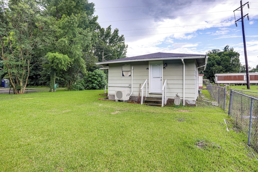 14 Mi to Downtown Baton Rouge: Plaquemine Retreat