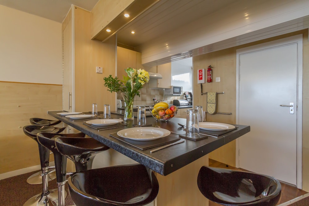 Lynton Apartments