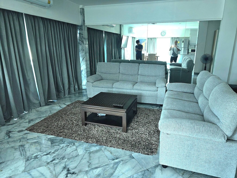 Large Apartment 401 jhr