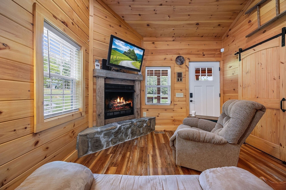 The Homestead 2 Bedroom Cabin