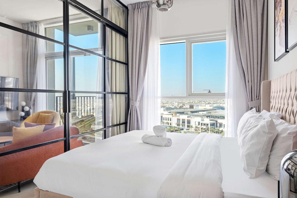Elegant 2-bedroom in Dubai Hills With Pool and gym