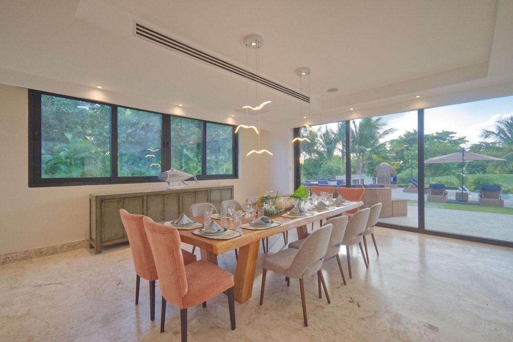 Modern Villa With Full Service Staff Close to Beach and Golf view 3
