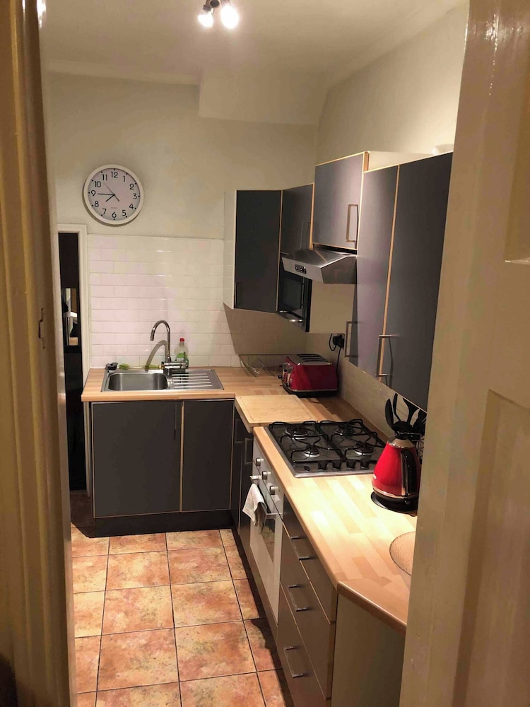 Charming 2 Bedroom Apartment in Gateshead, Close to Newcastle City Centre