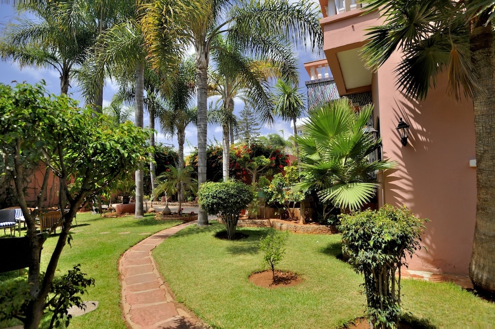 Lhostel