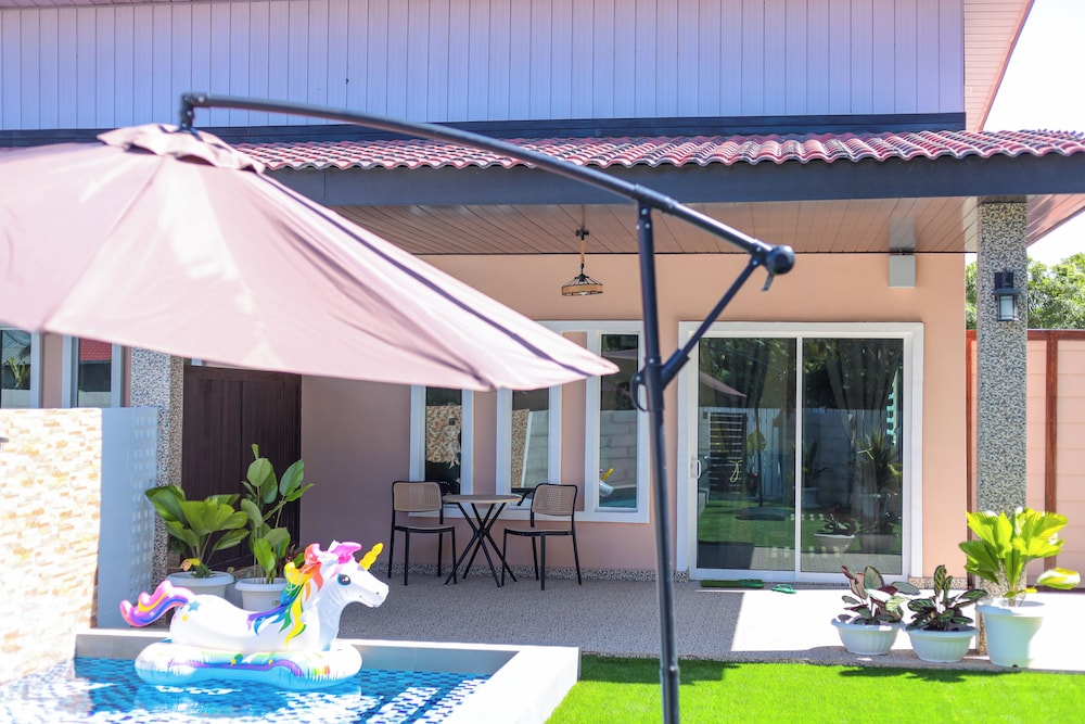 D' Village Cottage 2 – Private Pool Villas