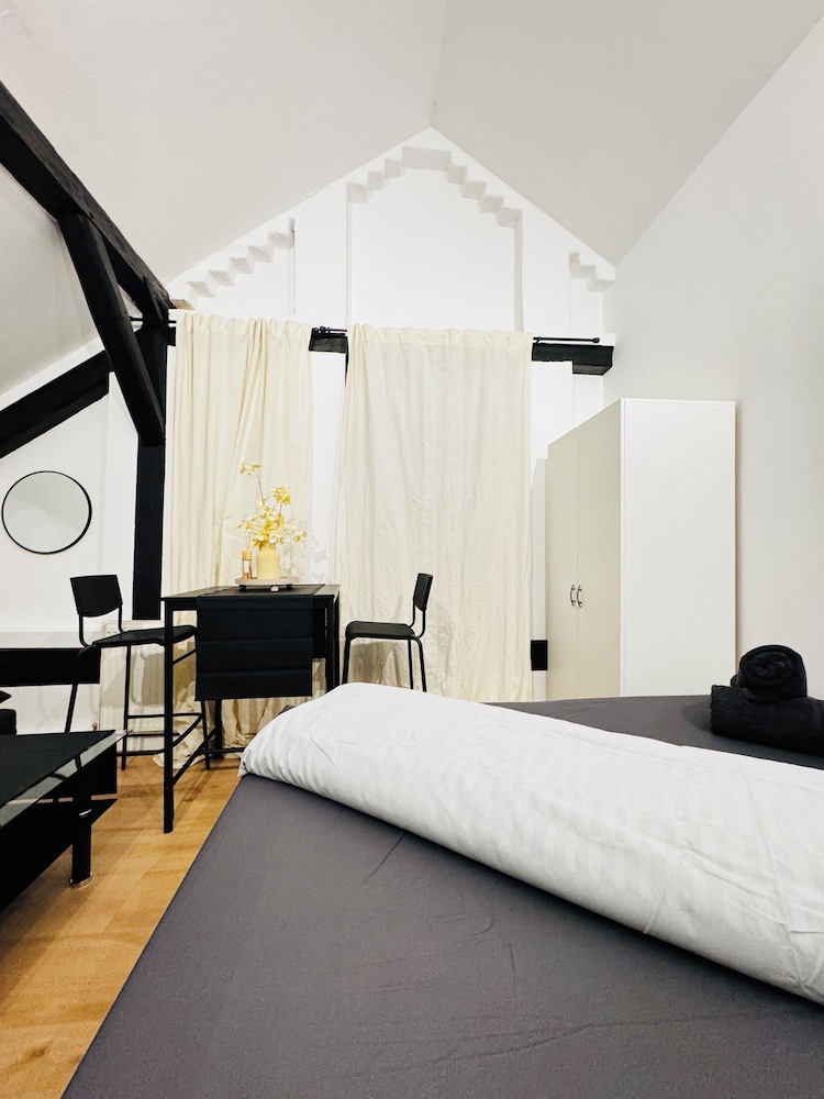 Comfortable Budget Room near Liesing