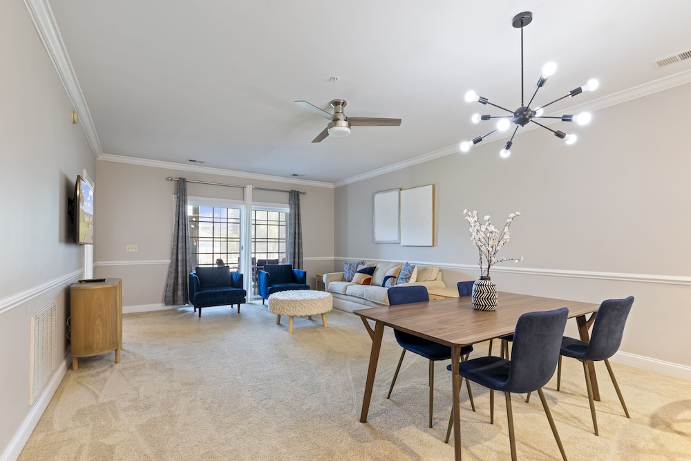 Summerville Vacation Homes by Columbia Management