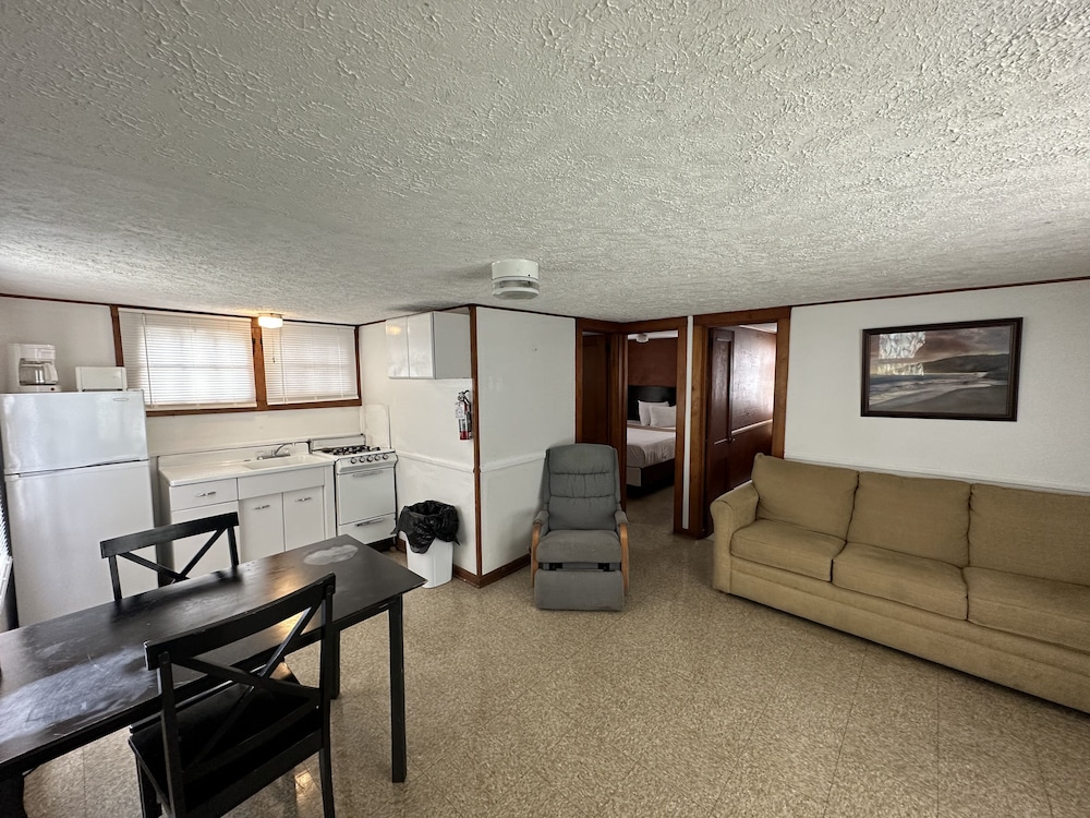 Uncle Toms Cottages - Property Image 15