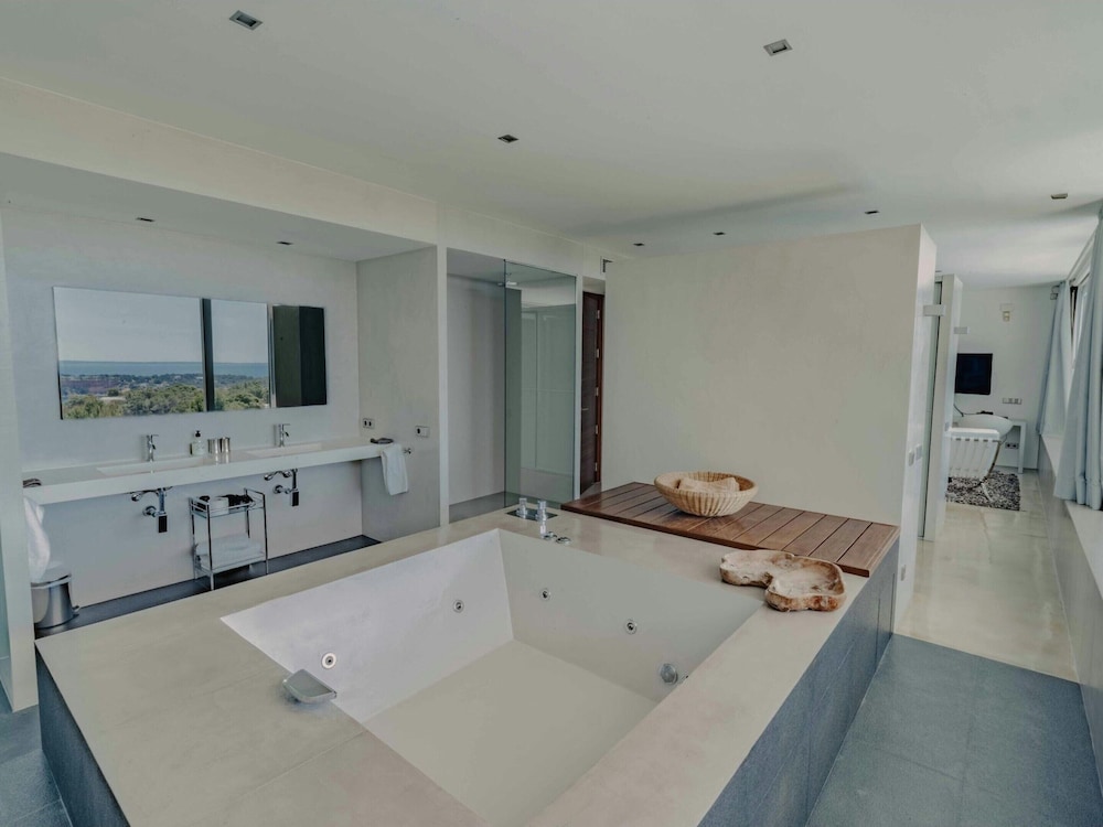 Holiday Home With Whirlpool Bathtub