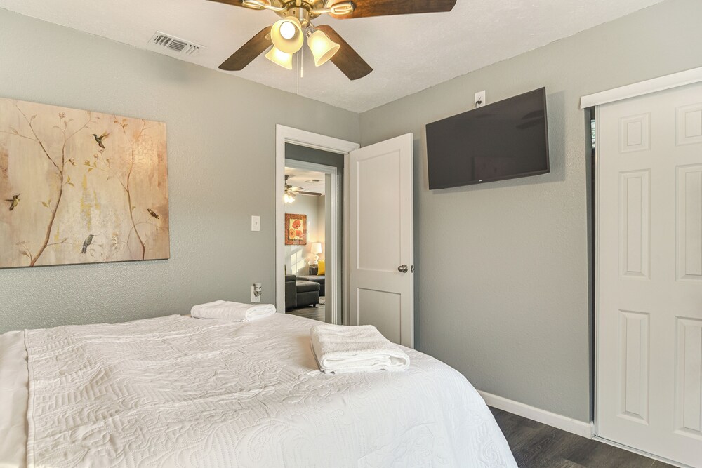 6 Mi to Busch Gardens: Family & Pet Friendly Home