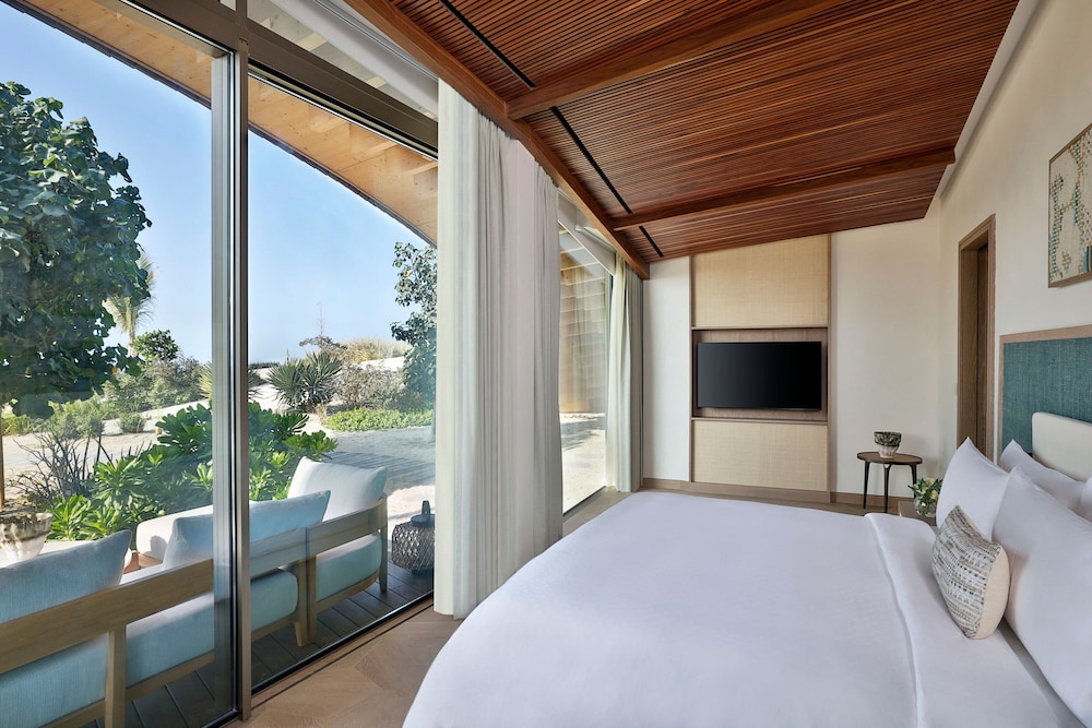 The St. Regis Red Sea Resort 10