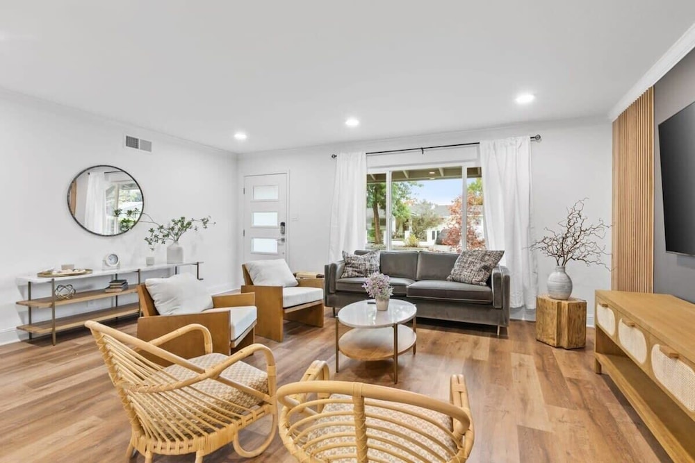 @ Marbella Lane - Modern 3broasis in Siliconvalley