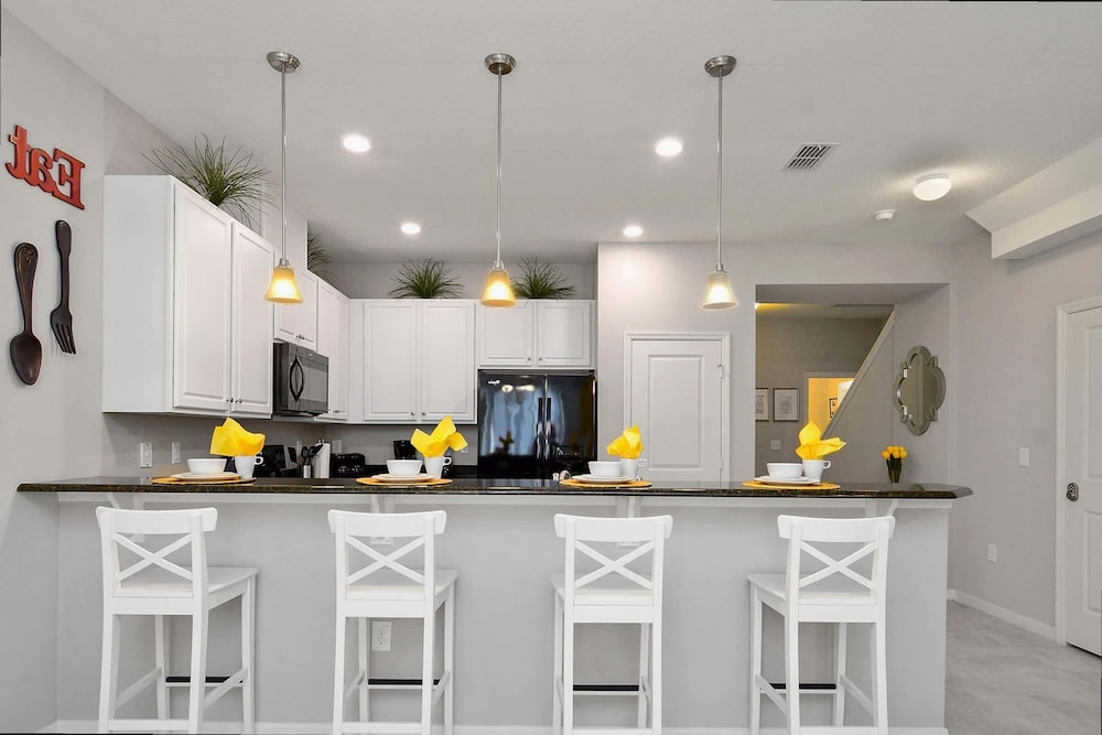 Modern 4BR Townhome Near Disney in Gated Resort