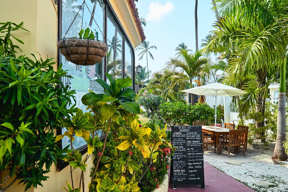 Los Corales Beach Village