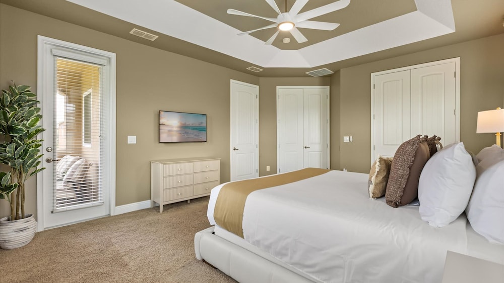 Upstay Spacious 5BR Villa Private Pool and Hot Tub