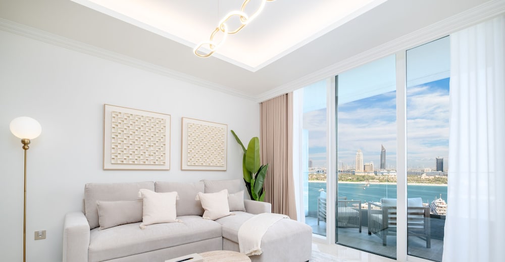 LUX The Palace Beach Suite