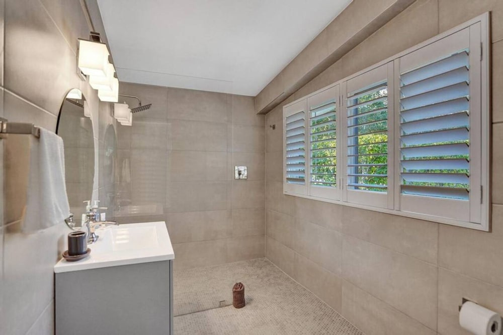 Pool House 3 Bedroom Home Victoria Park