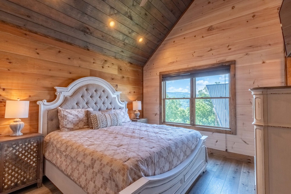 Raccoon Ridge Retreat - Gatlinburg Mountain Escape