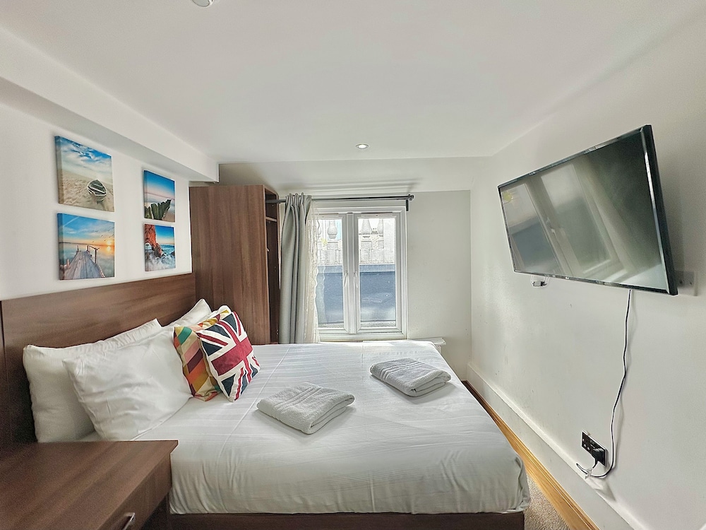 205 Earls Court