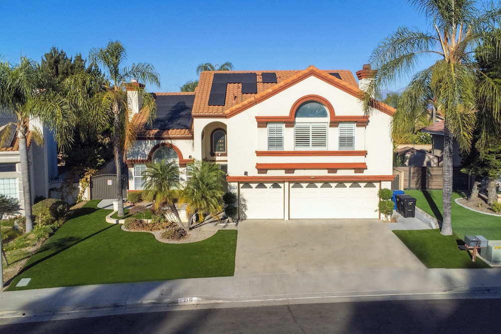 Luxury Pool Home w Theater Games & Mountain View