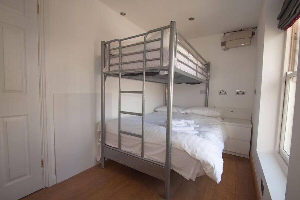 Just B - Apartment 4