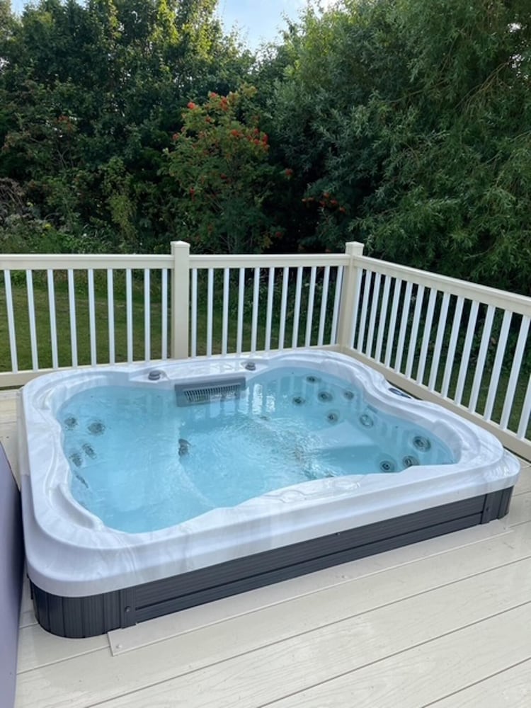 3bed-8berth- Hot Tub-mablethorpe-pet Friendly-wifi