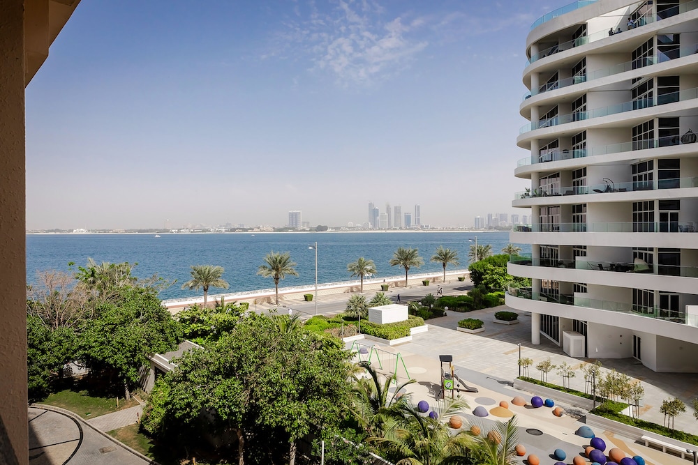 Exotic Apartments at Royal Amwaj
