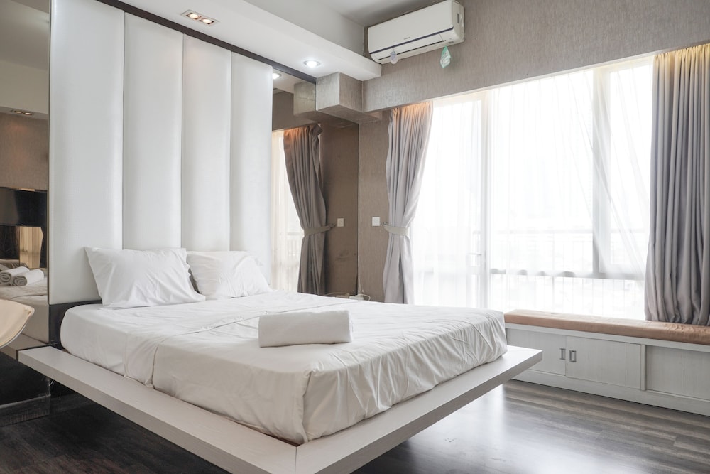 Minimalist And Cozy Studio At Ambassade Kuningan Apartment view 3