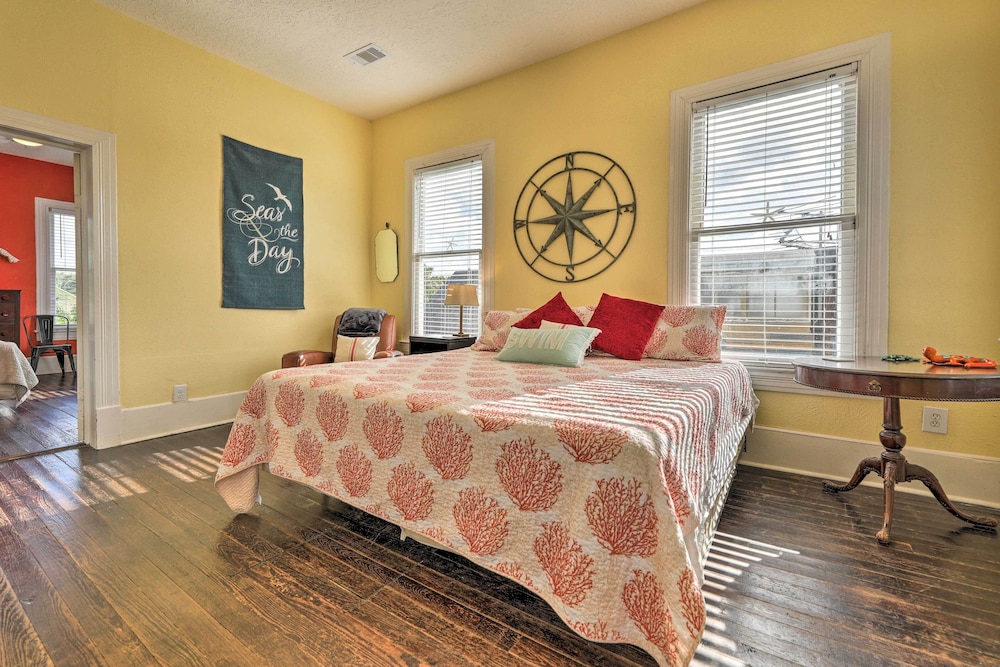 Historic Galveston Hideaway, Walk to the Beach!