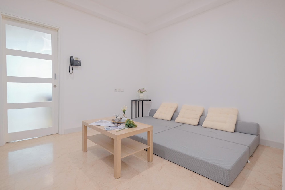 Compact Designed 1Br Apartment L'Avenue Pancoran