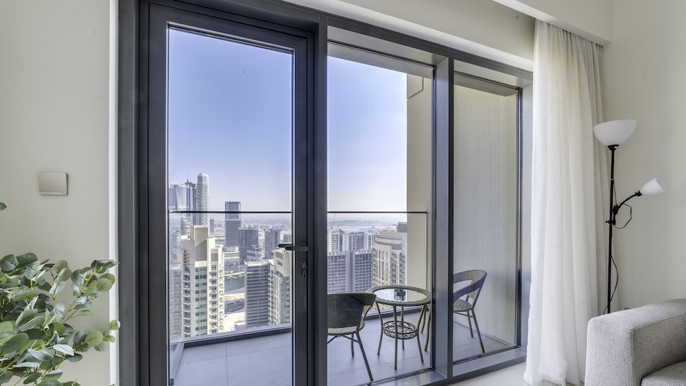 Sleek 1BR in Burj Royale with Canal View