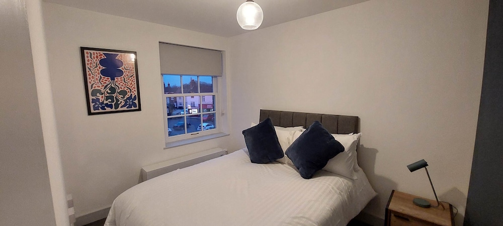 1 Bdr Modern Living in The Old Bank Hse