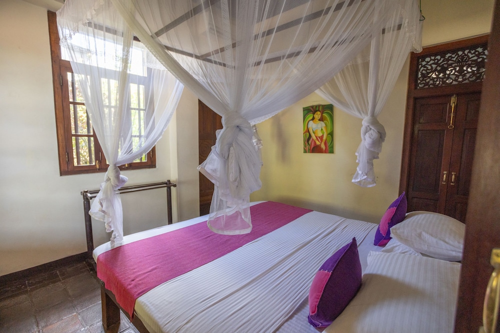 South Point Abbey Whole Villa 4 Bedroom (Sleeps 9) view 5