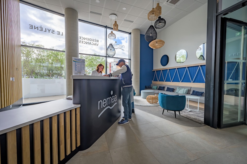 Lobby & Reception