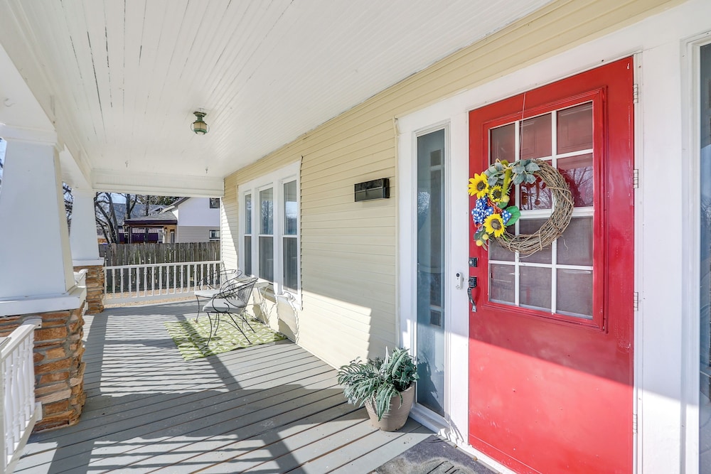 5 Mi to Marion Reservoir: Wizard of Oz-themed Home