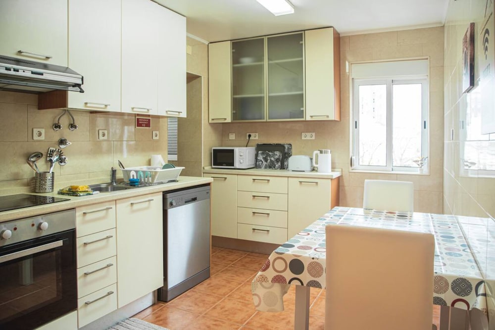 Peaceful and Serene 3 Bedroom Apartment in Lisbon