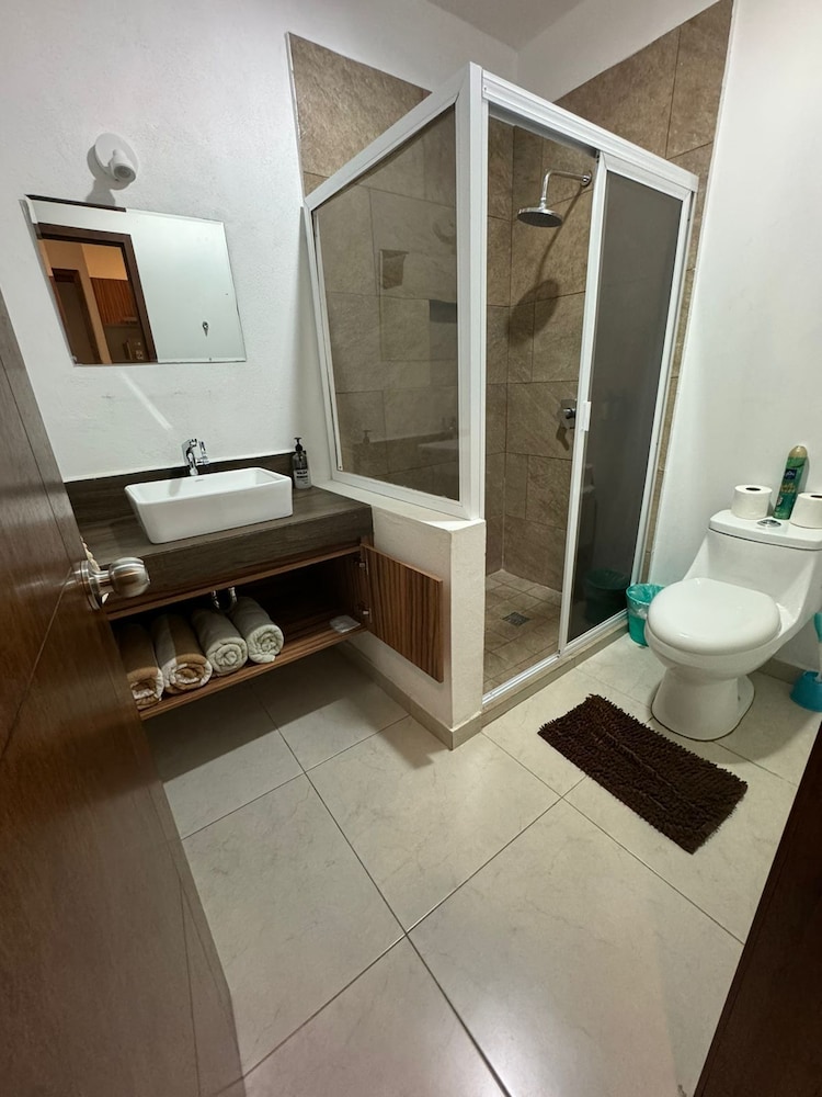 Cambria Versalles by Tovigo Rentals